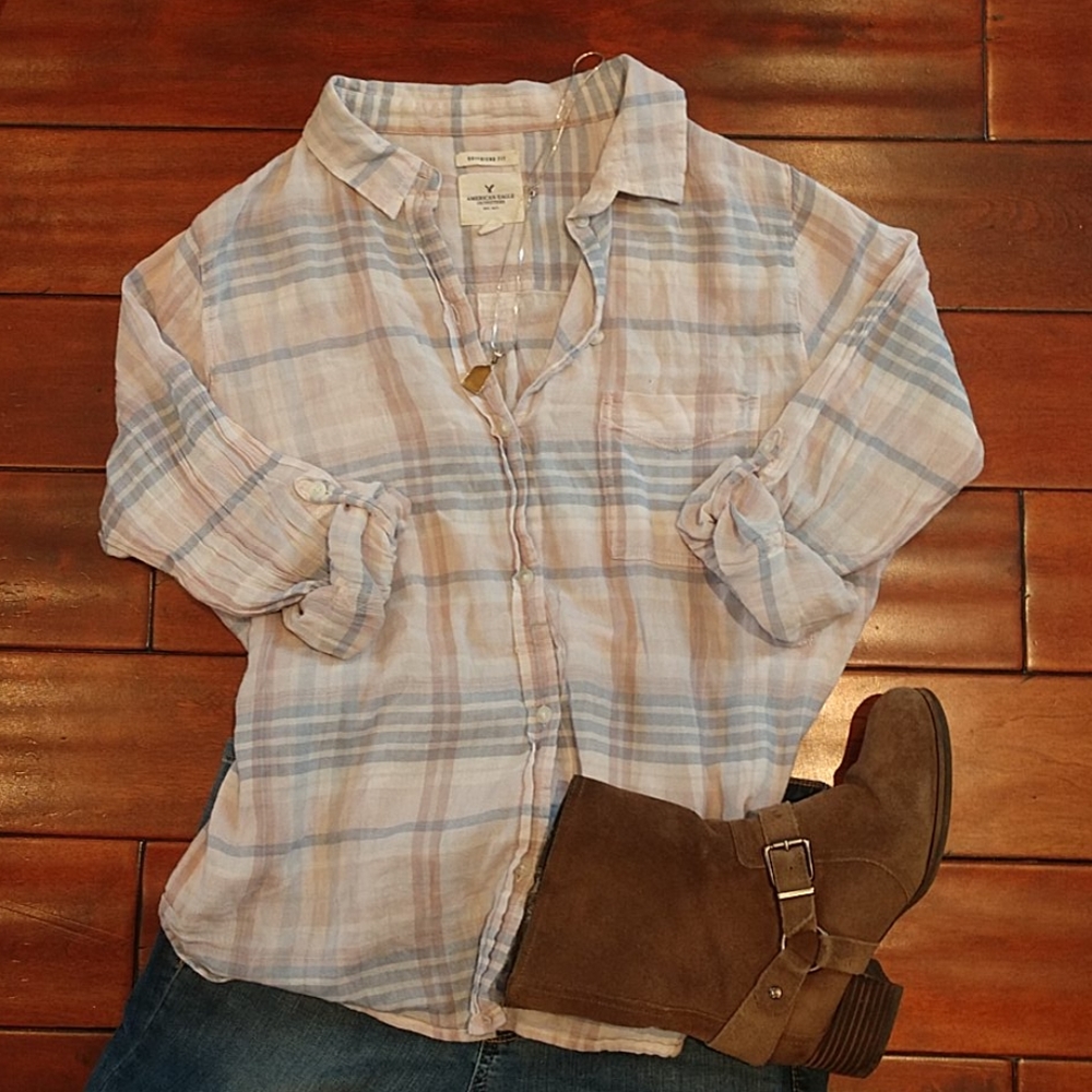 American eagle boyfriend fit women's shirt.